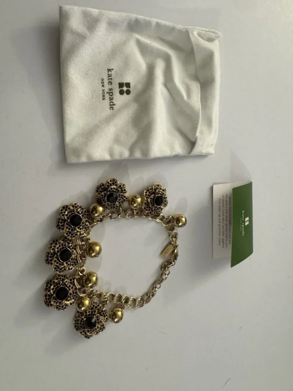 Kate Spade New York Gold Tone Chaim Bracelet Black And Gold Beads Flowers BB3 - Picture 2 of 4
